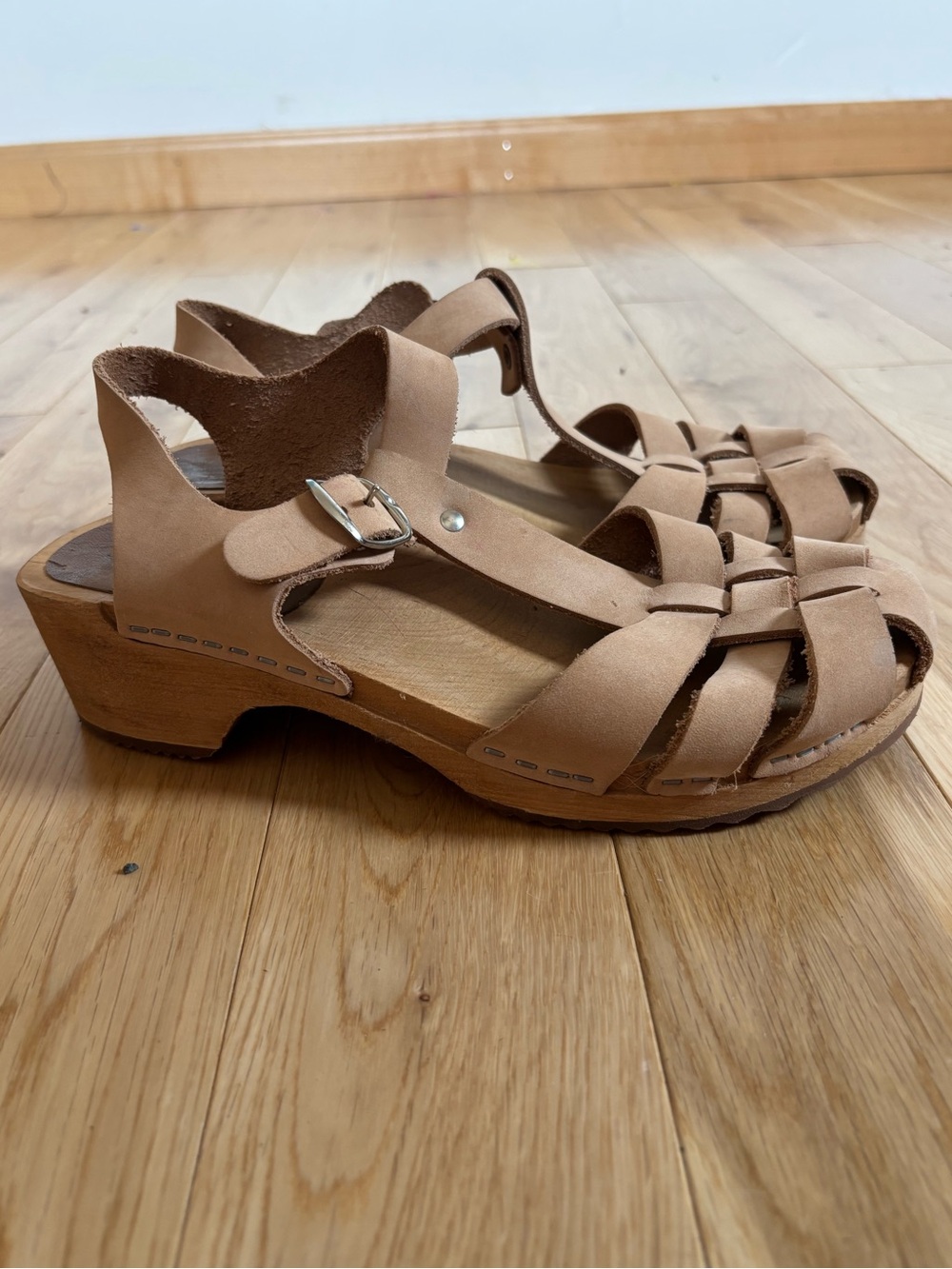 MIA Swedish Clogs Leather Fisherman Sandals Tan Wood Heel EU 40 Women’s 9